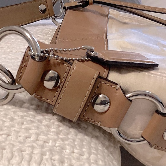 Coach Purse, White, 2 straps, Zip closure - Picture 5 of 7
